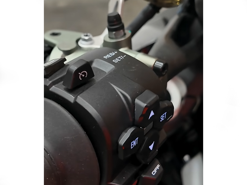 QJMOTOR  SRK 921